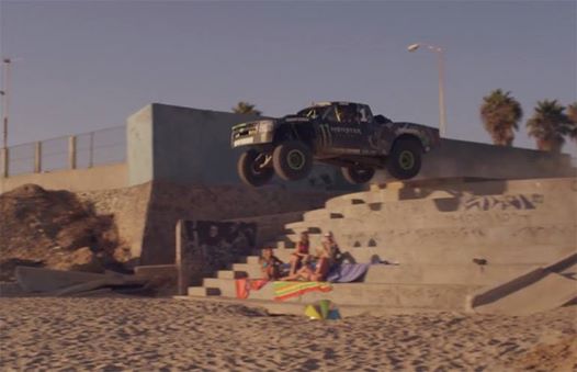 Najvzrušujúcejšie video roka: Vychutnajte si Trophy Truck s výkonom 800 koní!