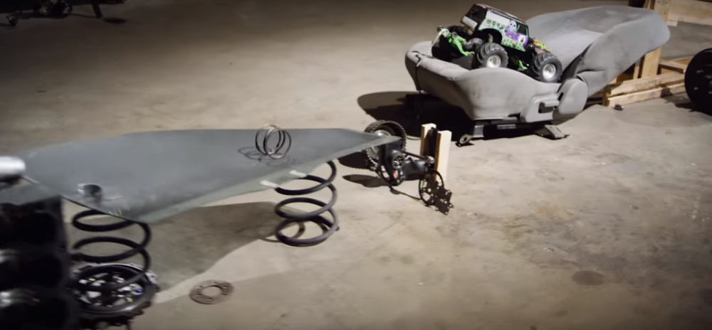Koľko automobilových dielov sa podarilo autorovi spojiť do fungujúceho celku? 