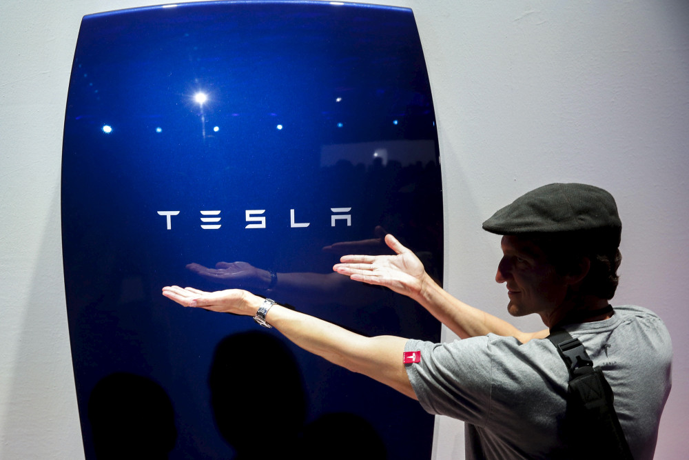 Tesla batérie hlásia koniec fosílnym palivám