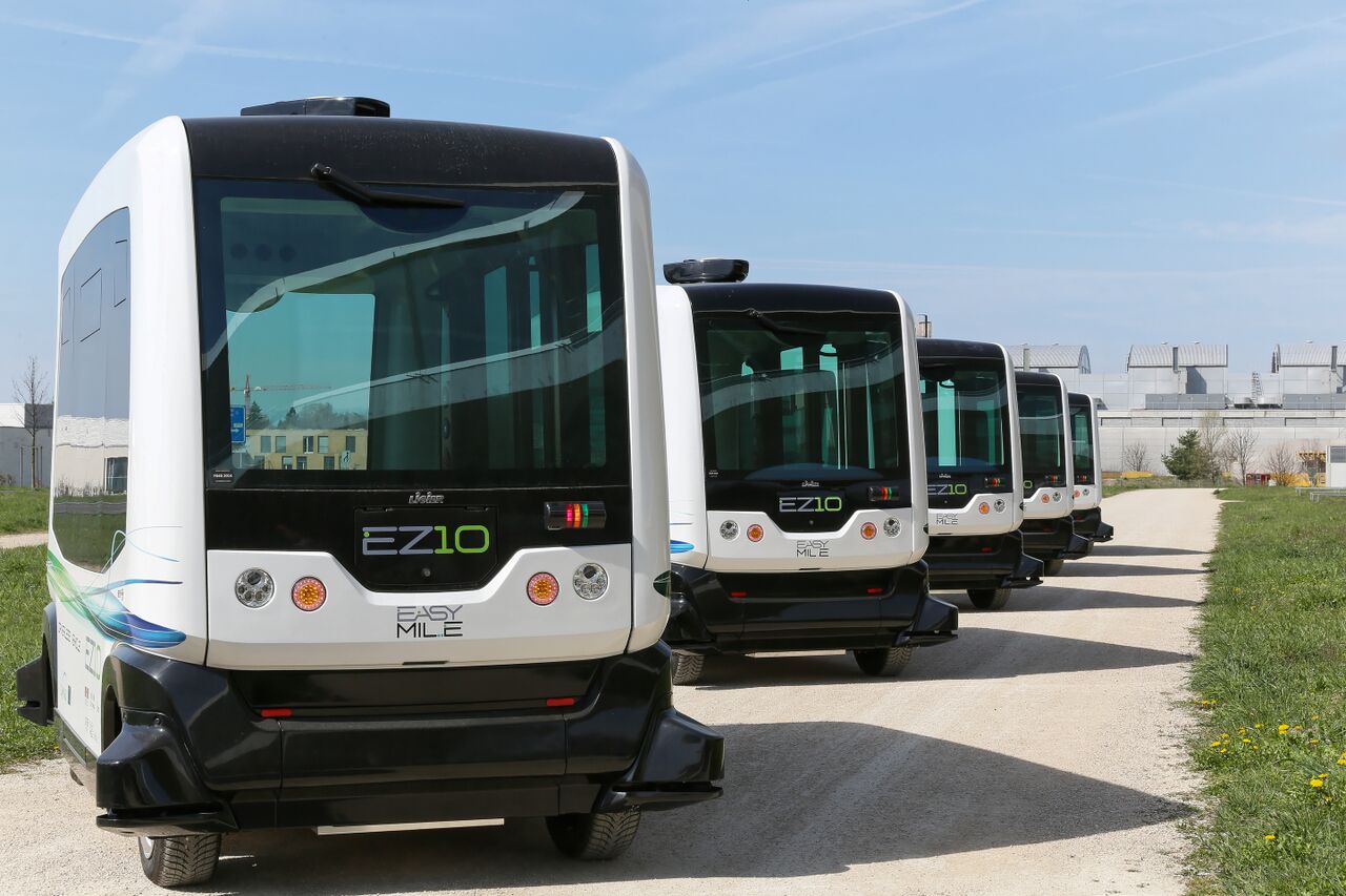 Na svete sa testuje niekoľko prototypov samoriadiacich autobusov