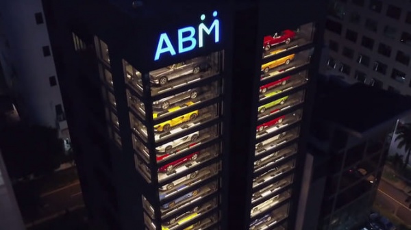 Najväčší automat na predaj áut na svete
