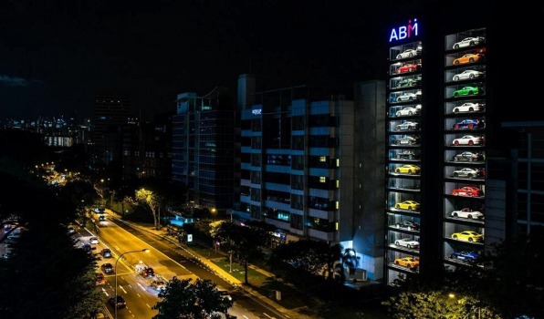 Najväčší automat na predaj áut na svete