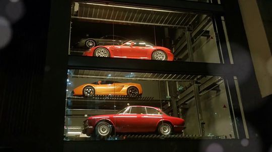 Najväčší predajný automat na autá na svete