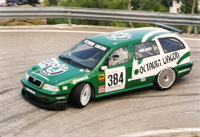 Škoda Octavia I, akú si ešte nevidel! 300 koní, šialená rýchlosť!