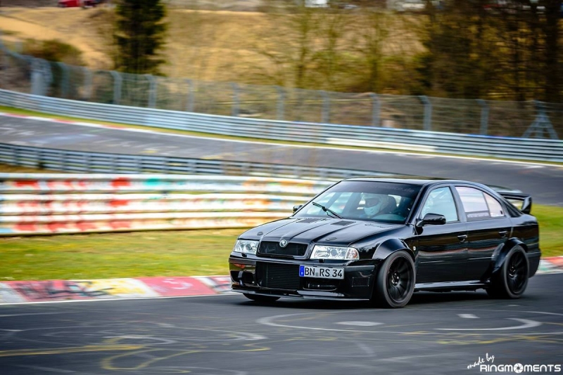 VIDEO: 400 koňová Octavia I uháňa na Nordschleife!