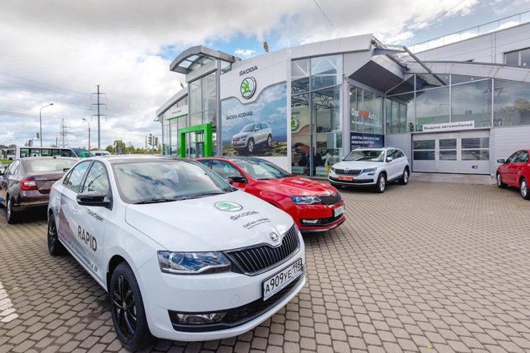 Rusi ukradli 18 áut Škoda z predajne, nikto si to nevšimol!