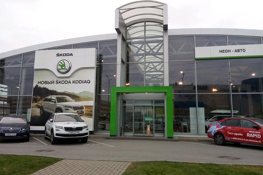 Rusi ukradli 18 áut Škoda z predajne, nikto si to nevšimol!