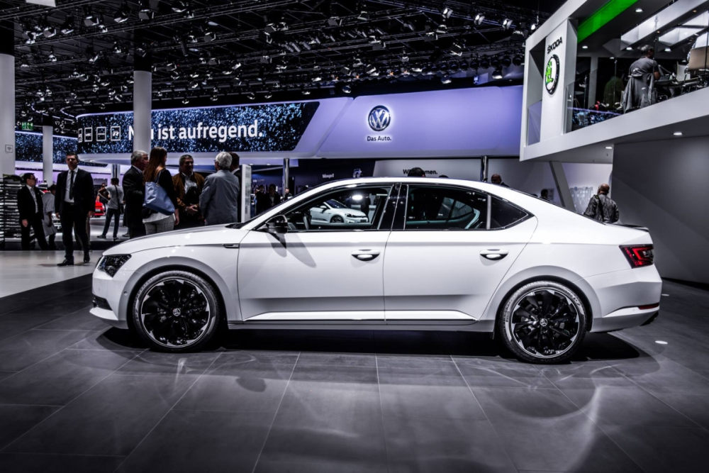 Vo Frankfurte boli predstavené dve varianty, Škoda Superb GreenLine a SportLine