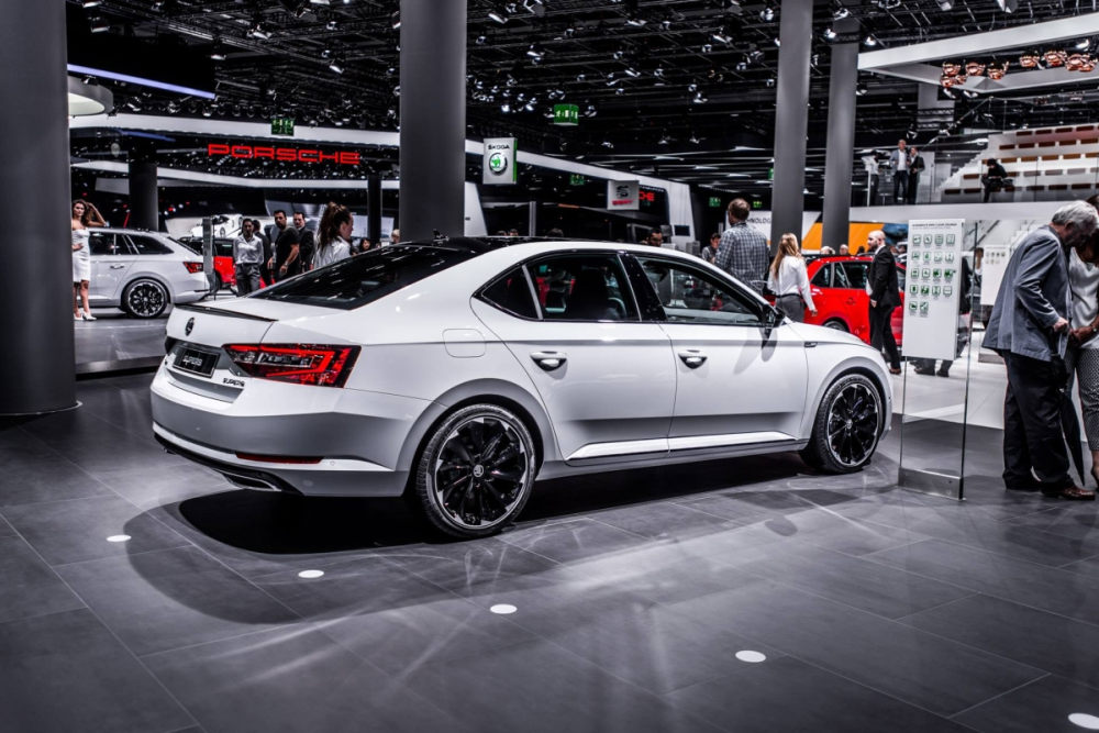 Vo Frankfurte boli predstavené dve varianty, Škoda Superb GreenLine a SportLine