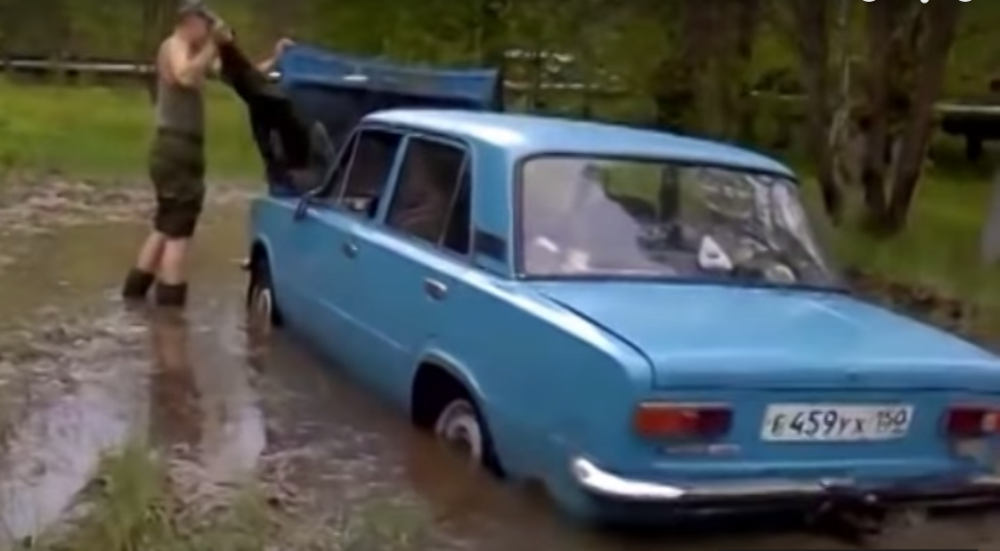 LADA VAZ-2101 vs. bahno