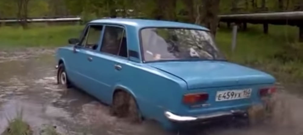 LADA VAZ-2101 vs. bahno