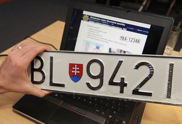 Poslanci Národnej rady SR zamietli návrh novely zákona, ktorá mala upraviť výšku registračného poplatku