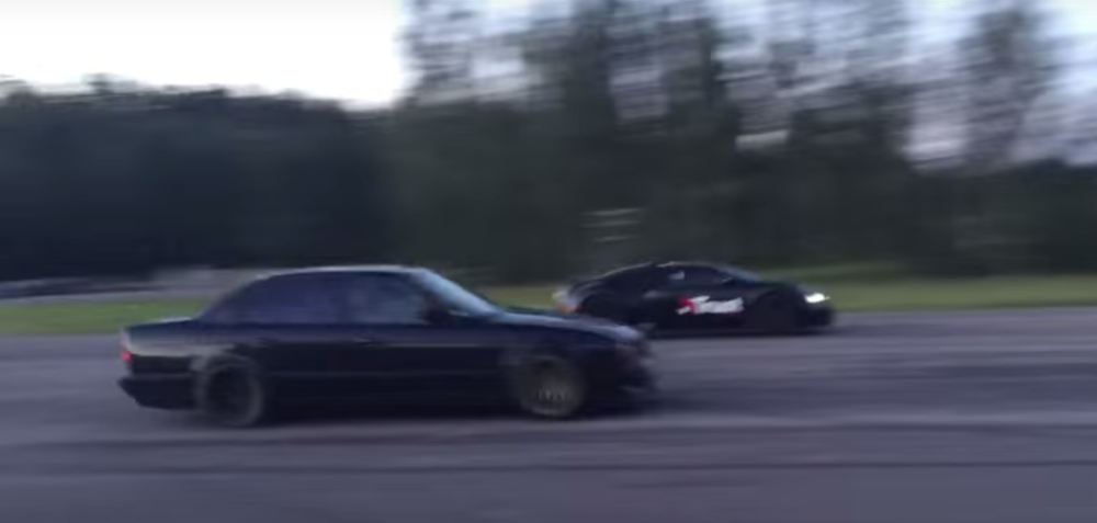 Bugatti Veyron vs. staré BMW