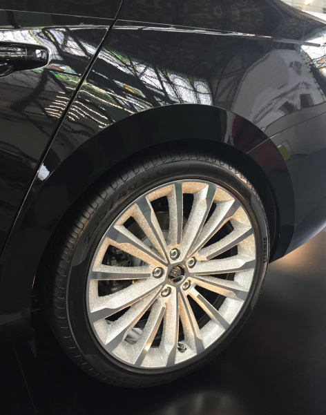 Škoda Superb Black Crystal