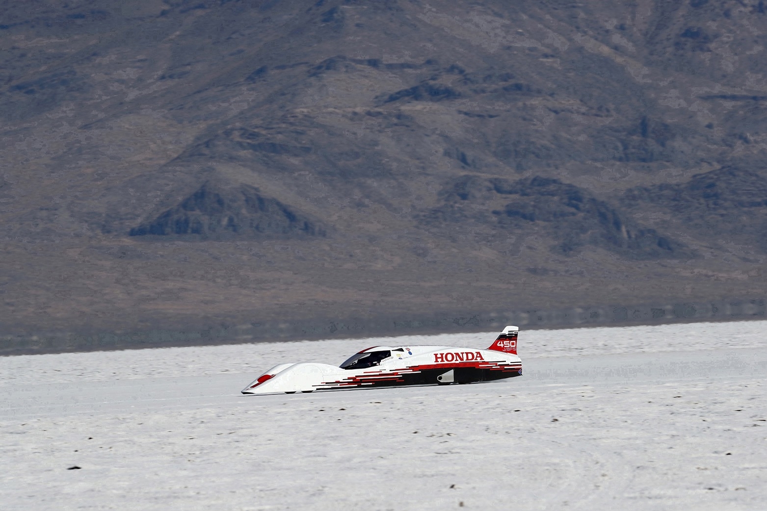 0,66 litrový trojvalec Honda dosiahol 421 km/h!
