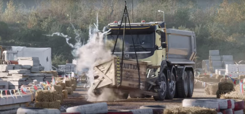Volvo riadi 4-ročné dievčatko!