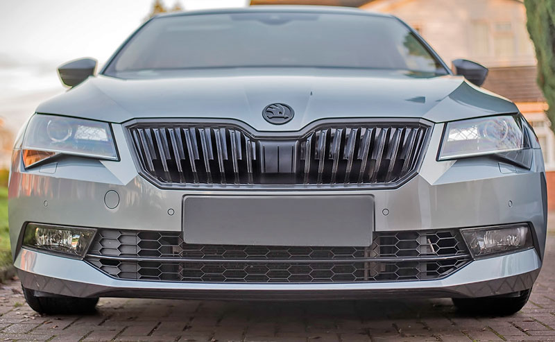 560-koňový Superb - Zabudní na rodinný automobil!