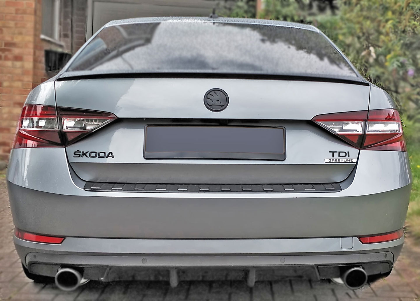 560-koňový Superb - Zabudní na rodinný automobil!