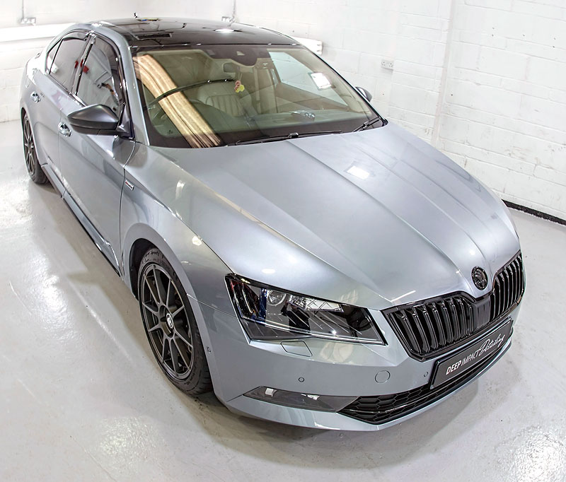 560-koňový Superb - Zabudní na rodinný automobil!