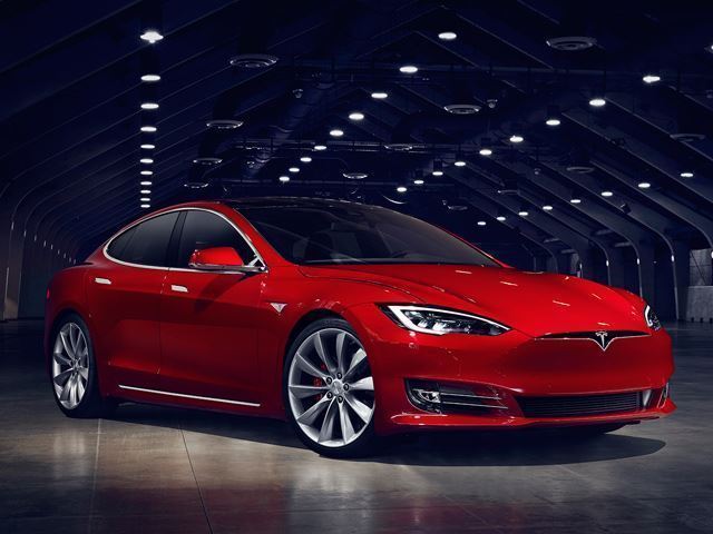 Tesla autopilot vs. človek, kto reaguje lepšie?