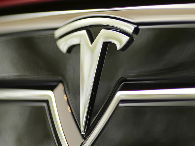 Nový Tesla mód dokazuje vysokú mieru bezpečnosti autopilota v porovnaní s vodičom!