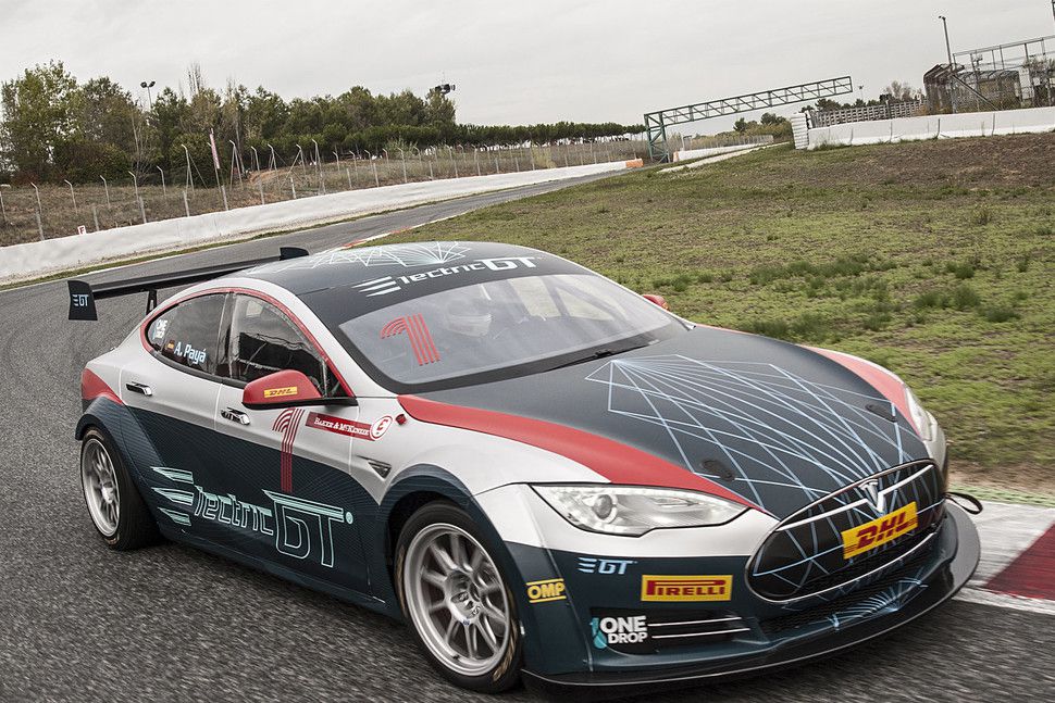 Tesla predstavila pretekársky špeciál, chystá aj šampionát!