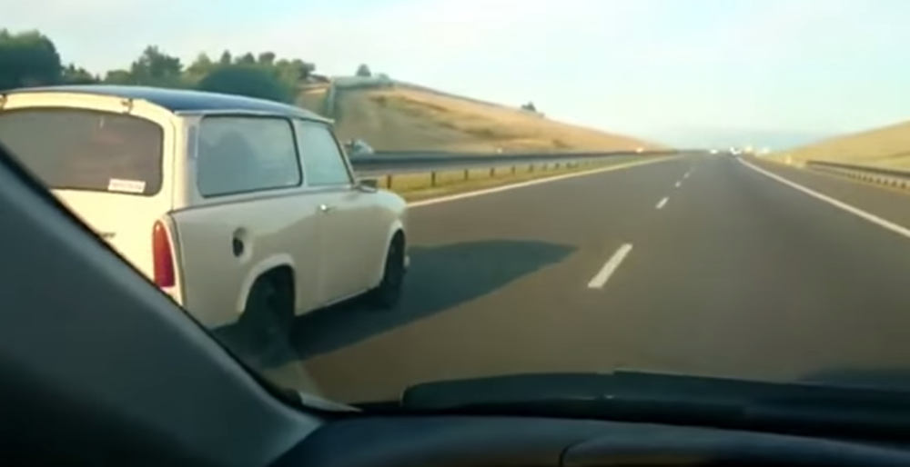 Video: Keď vás v 180 km/h predbehne Trabant!
