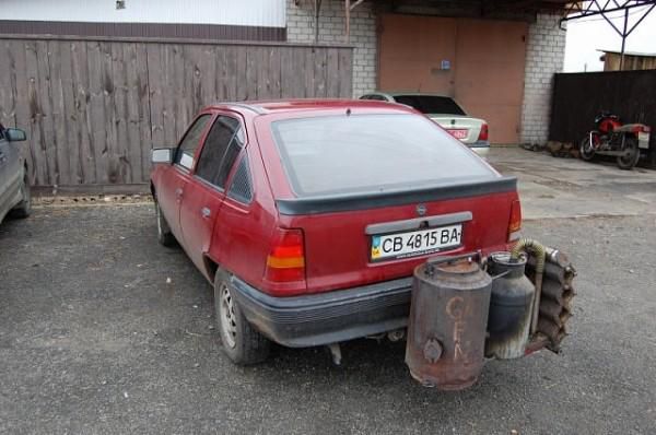 Automobil poháňaný drevom