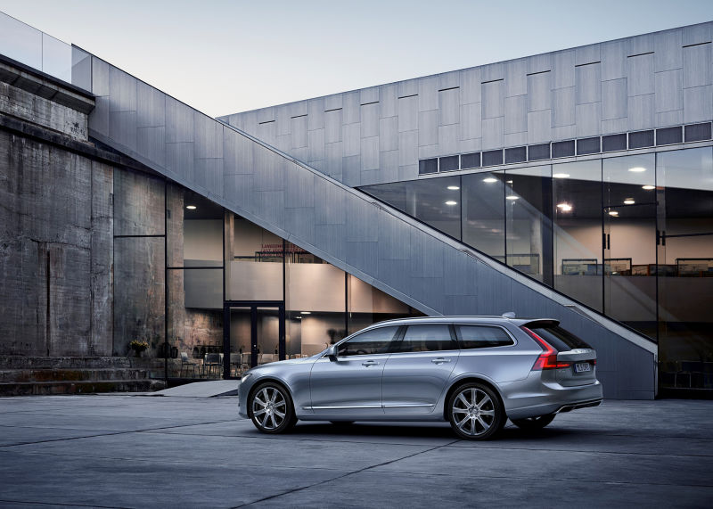 2017 Volvo V90