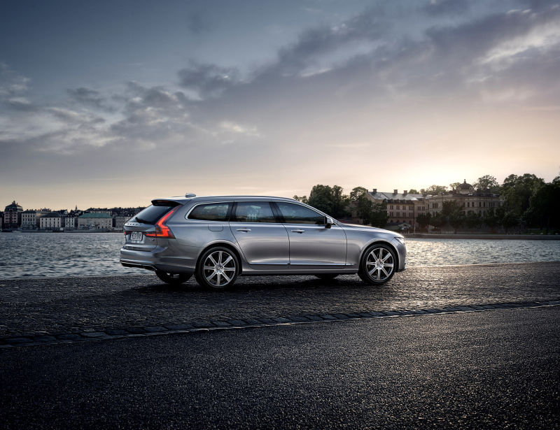 2017 Volvo V90