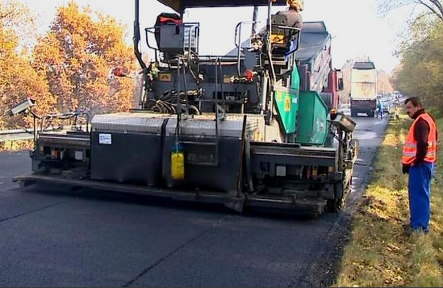 Tichý asfalt: Zatočí s hlučnými cestami