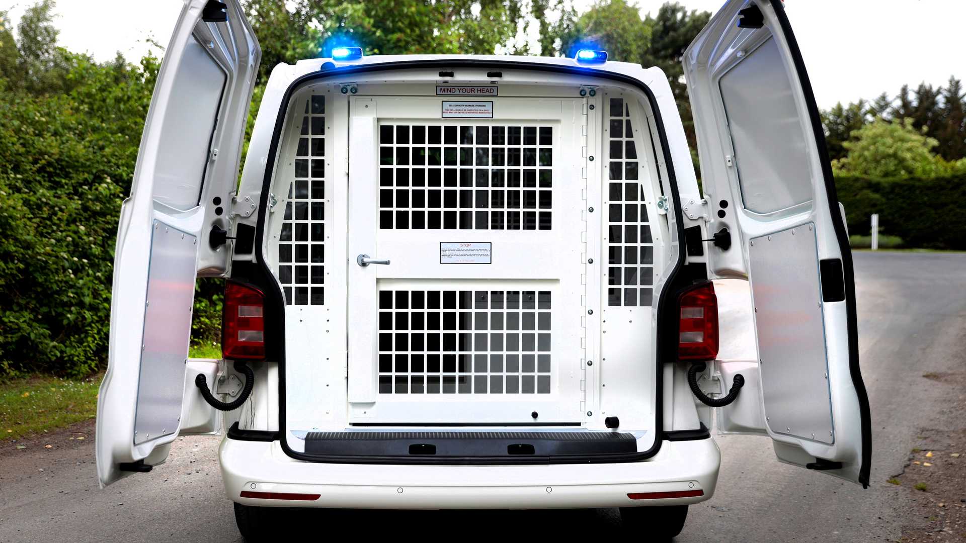 Takto vyzerá väzenie na kolesách od VW! VW Prisoner Van!