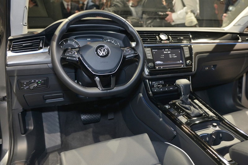 VW Phideon, alebo koncernová konkurencia pre A6