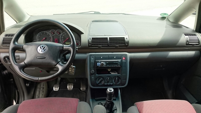7 miestny VW Sharan s výkonom 440 koní?