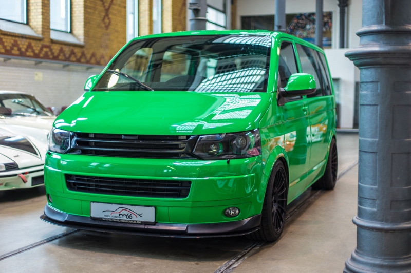 VIDEO: VW Transporter s maximálkou 300 km/h je na predaj!
