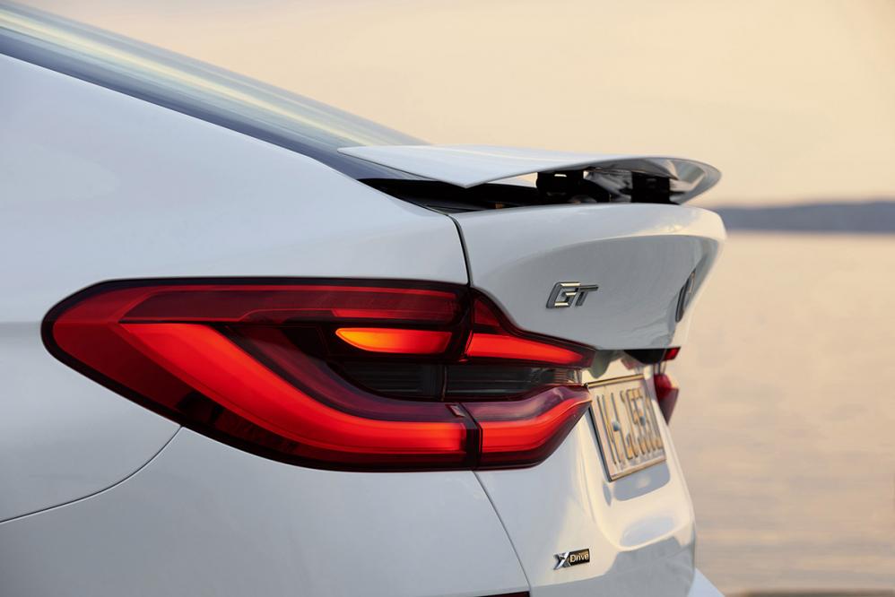 BMW 6 Gran Turismo - výsuvný spojler je dostupný už v štandardnej výbave