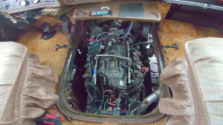 VIDEO: do 43 ročného karavanu dali V8-mičku so 600 koňmi!