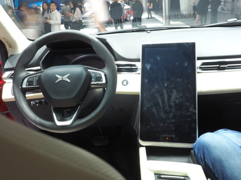 Čínska kópia Tesly Model X. Totálny plagiát!