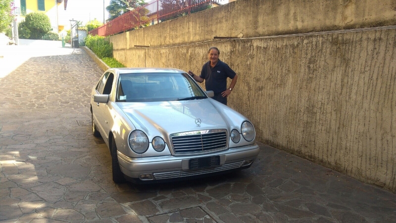 18-ročný nový Mercedes E 250 TD W210