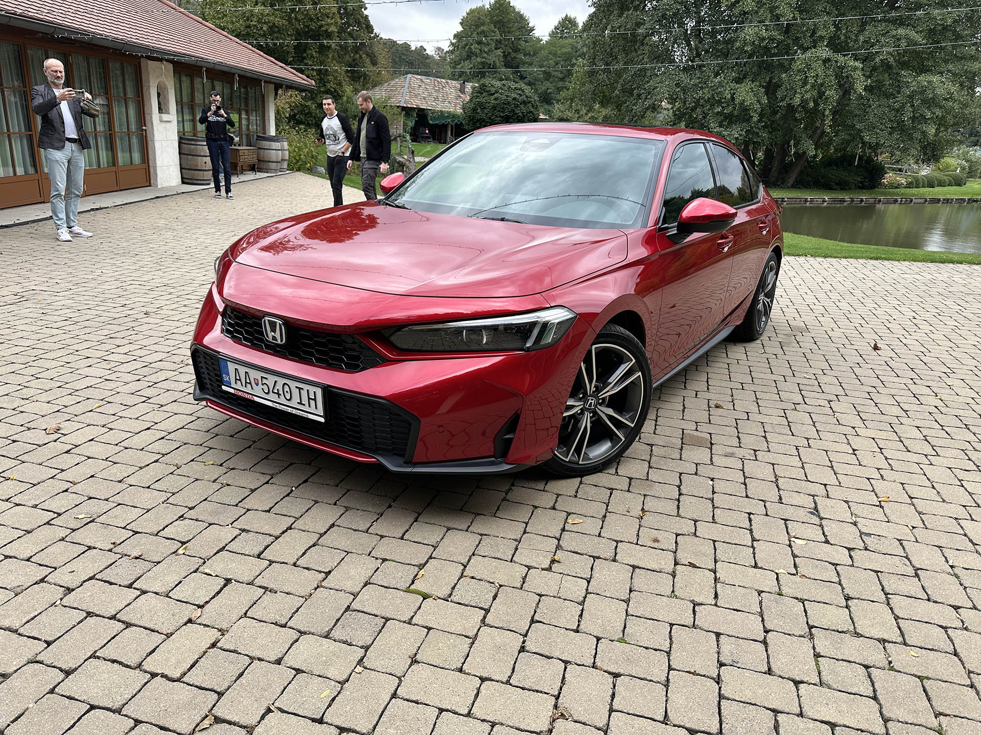 Test: Prvé dojmy z novej Hondy Civic. Dobrá správa, je lacnejšia ako predtým | Autobazar.EU