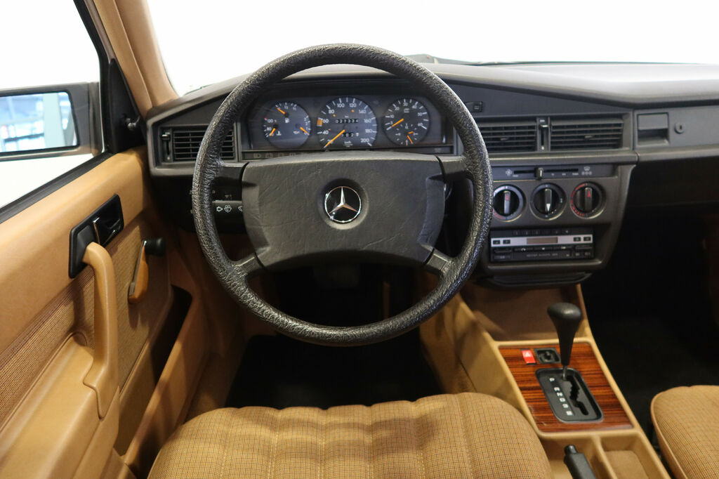 Nezničiteľný 34 ročný Mercedes na predaj za 18 000 €!