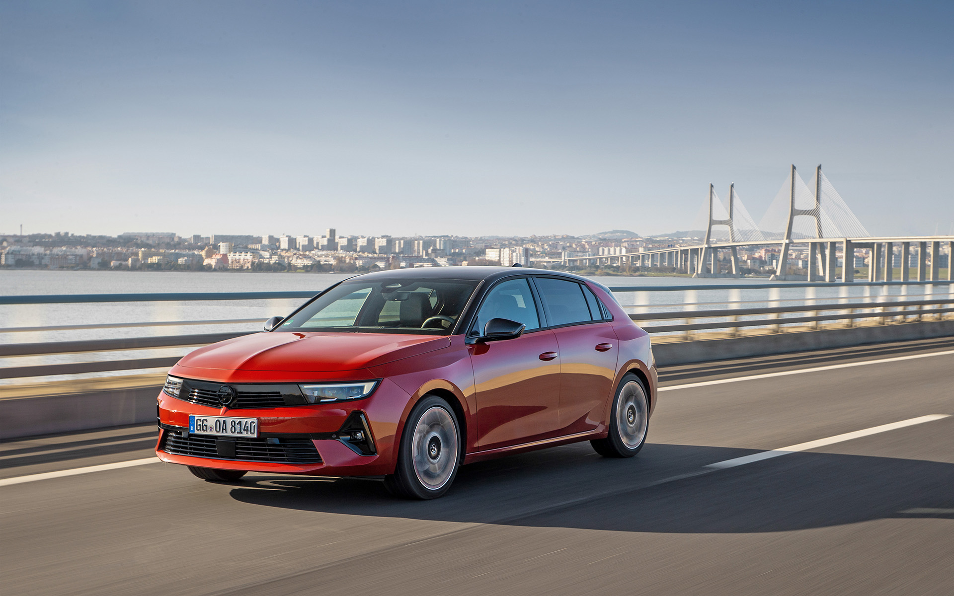 Nový Opel Astra: Trojvalce, plug-in a nová identita