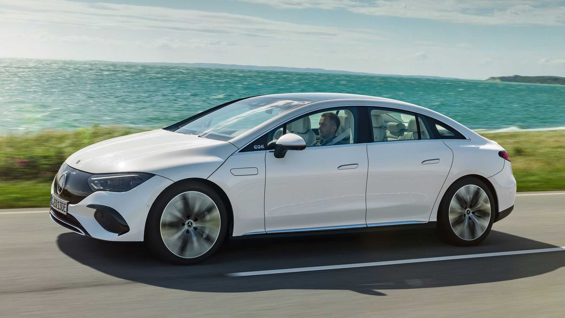 Mercedes spustil elektrickú ofenzívu, priniesol EQB, EQE, EQS AMG a koncept EQG