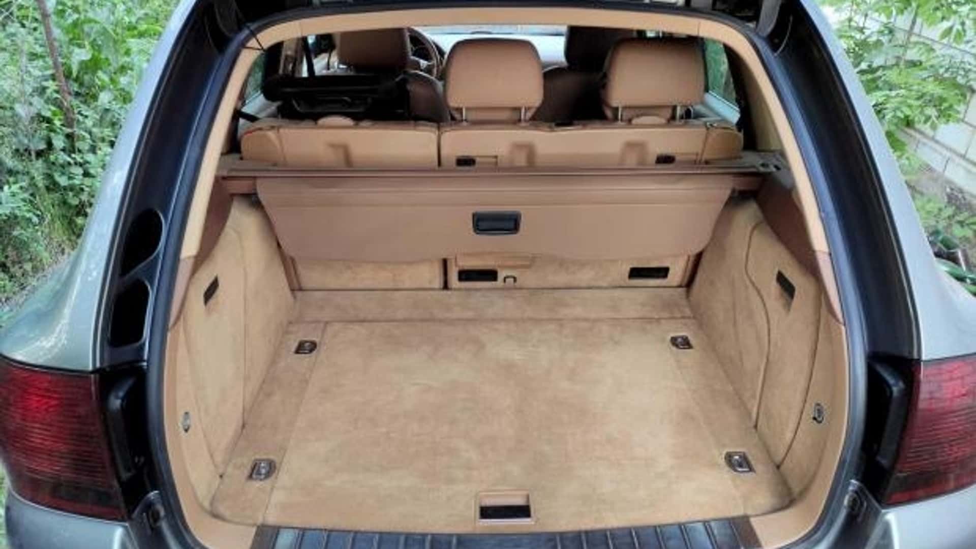 V susednej Ukrajine prebieha vojna a deje sa veľa zlého. Nevyhne sa tomu ani automobilový svet. čo sa stane, keď hodíš 1,9 TDI s manuálnou prevodovkou do luxusného SUV?