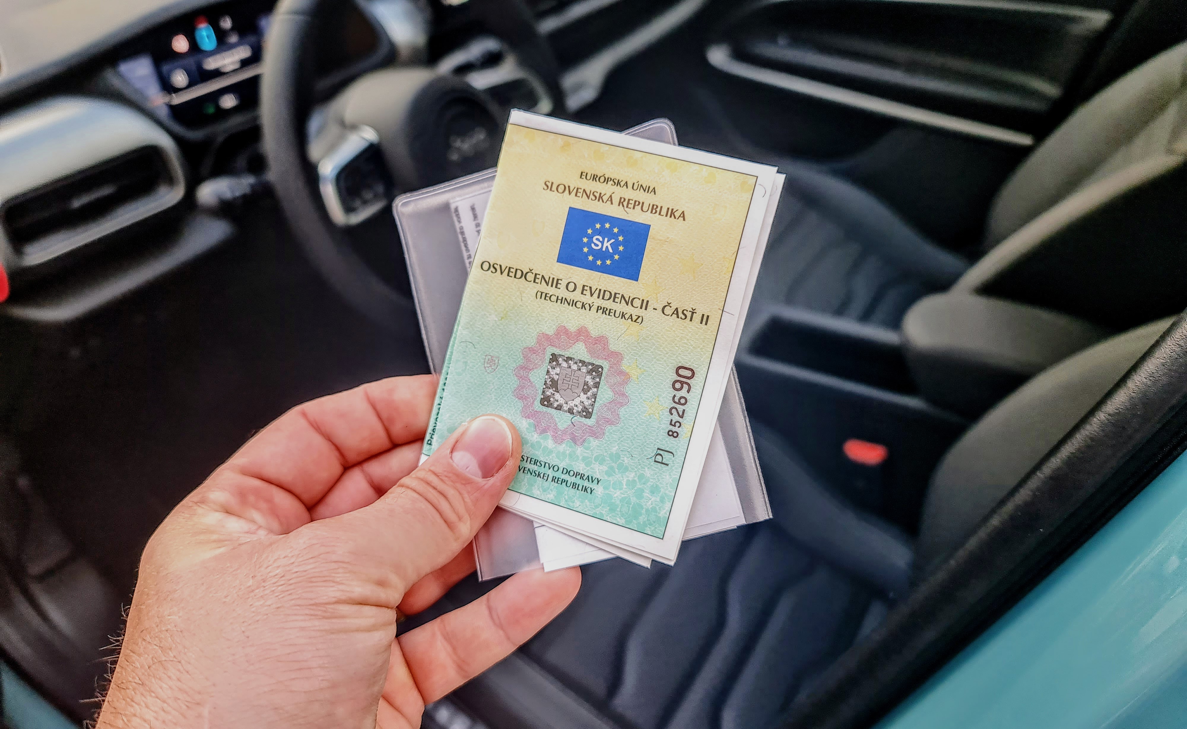 Autobazar.EU. Osvedčenie o evidencii časť II je dokument, ktorý by ste pri sebe nemali mať počas jázd, podľa správnosti má byť uschovaný 