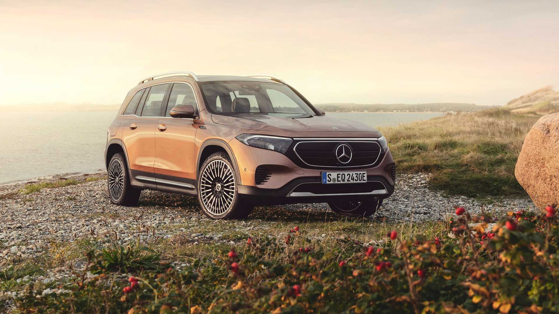 Mercedes spustil elektrickú ofenzívu, priniesol EQB, EQE, EQS AMG a koncept EQG