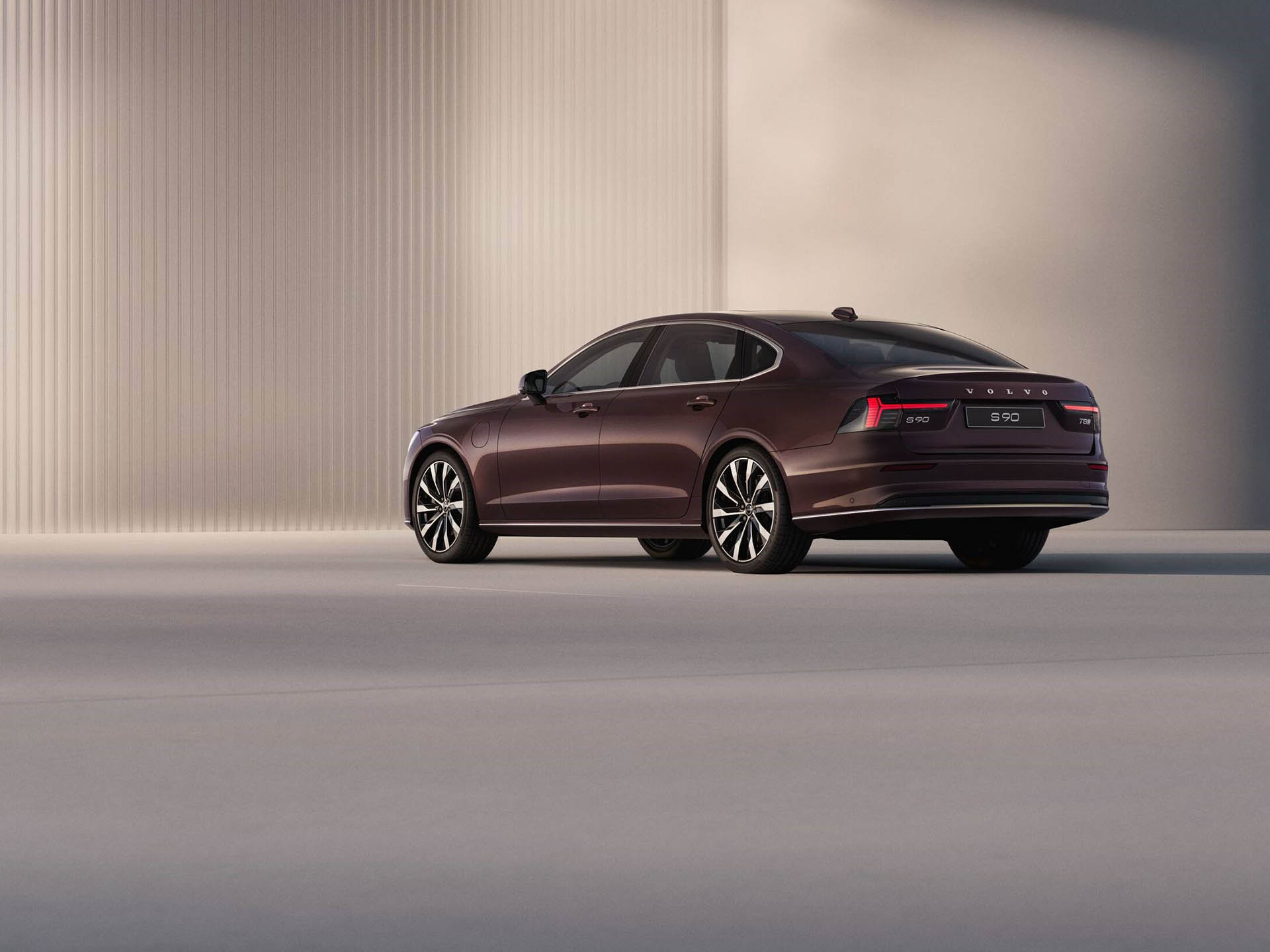 Volvo výrazne vylepšuje S90. Pôvodne mal skončiť, teraz je azda najkrajším sedanom