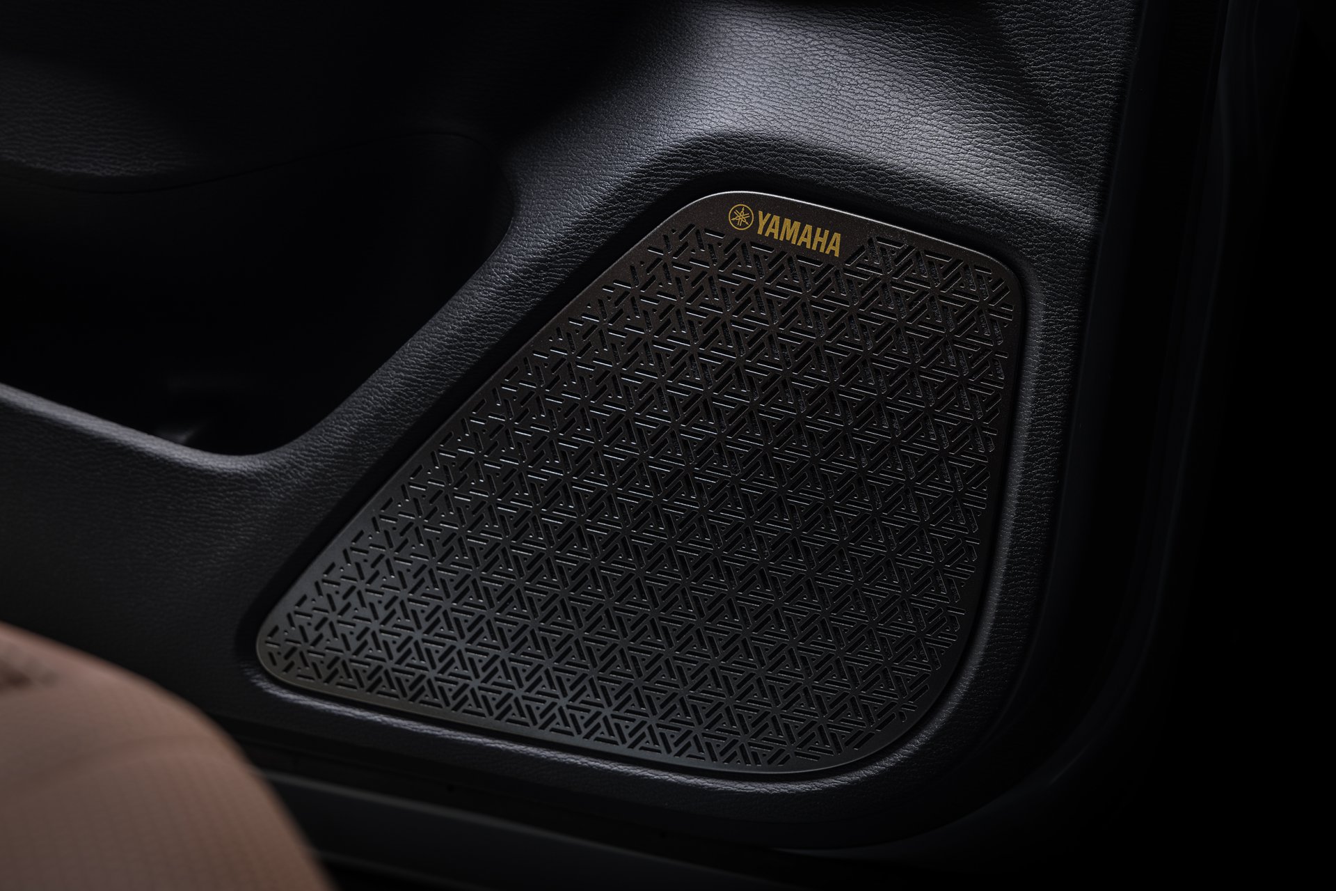 Všetko je inak! Mitsubishi sa vracia a aj u nás uvedie nový Outlander. Máme podrobnosti