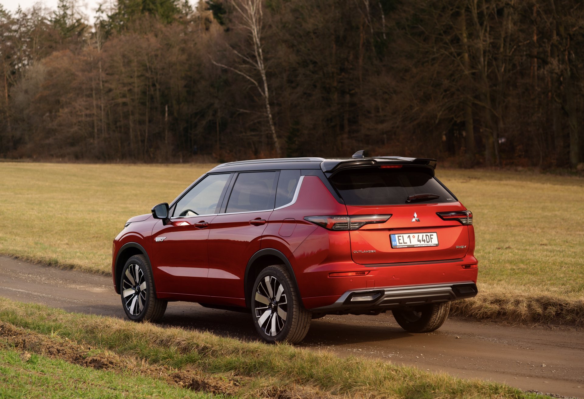 Nový Outlander naživo: Nie je to len prerobený Renault, Mitsubishi má vlastnú identitu