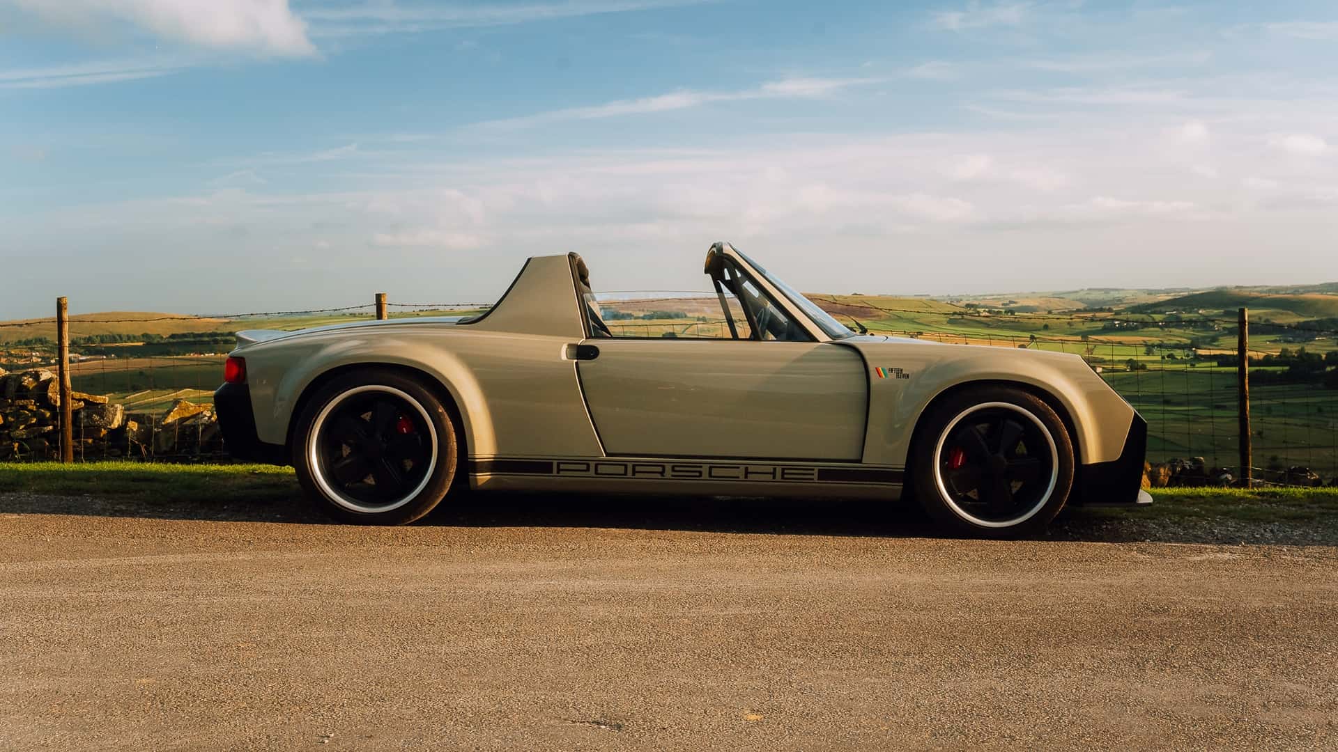 Nádherný restomod Porsche 914 má pár paralel s Caymanom